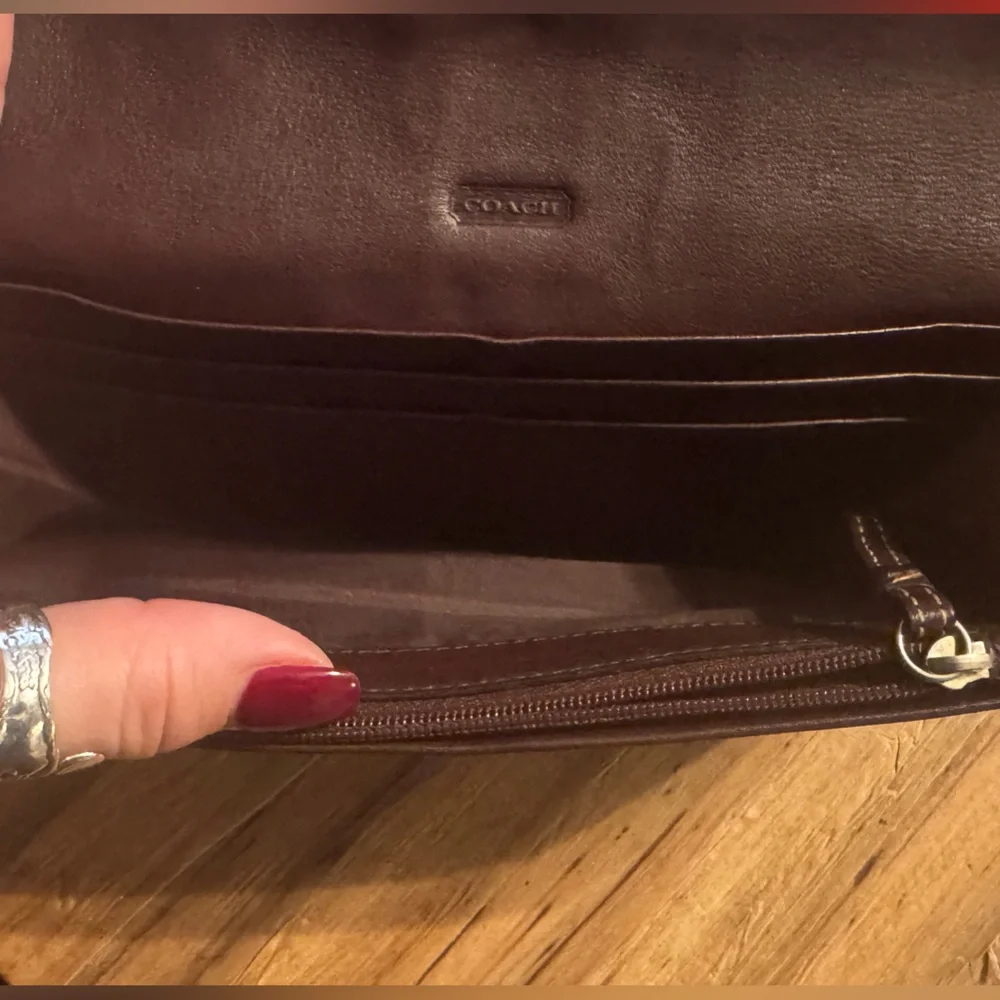 Y2K Coach Soho Brown Buckled Wallet - EUC - Picture 4 of 5